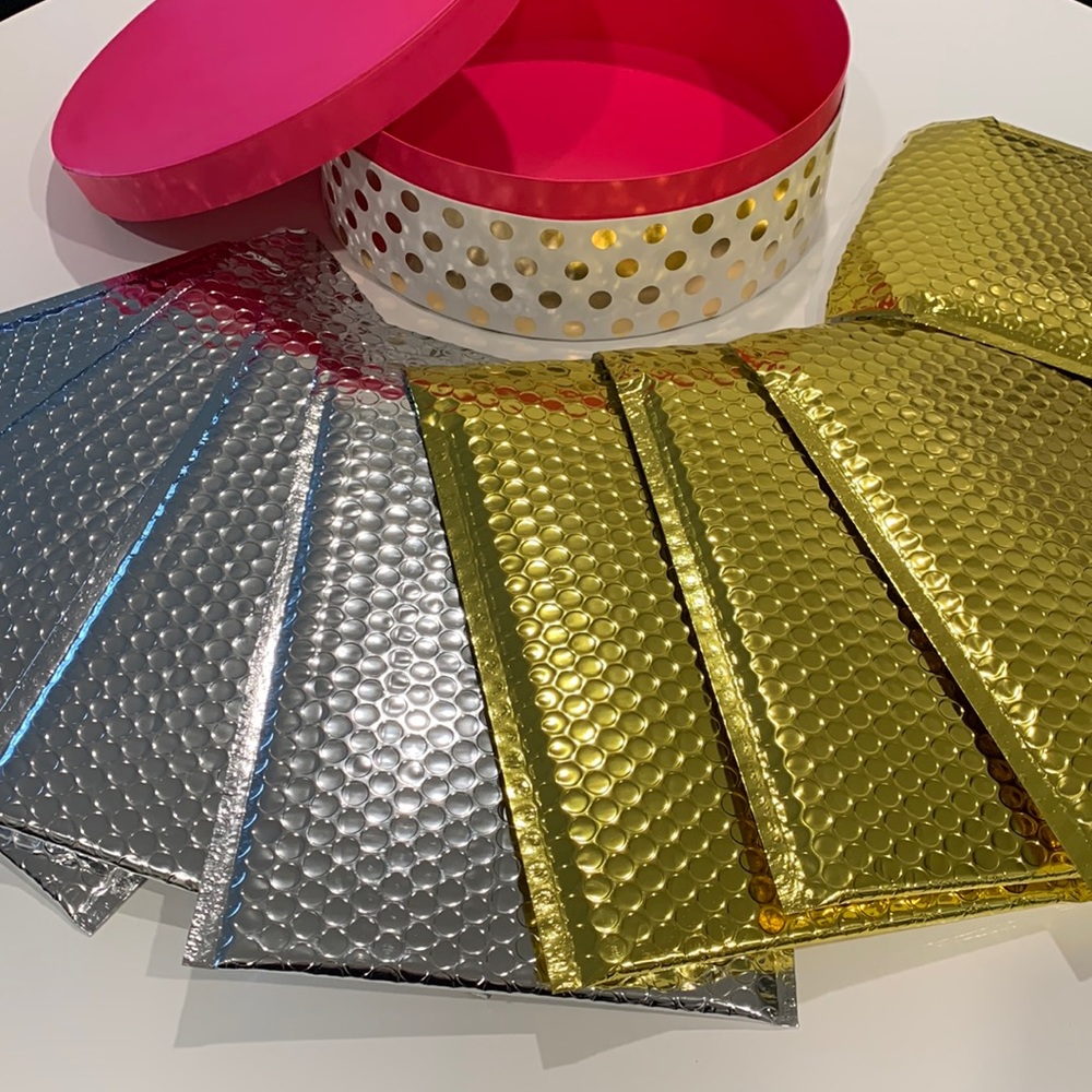 Gold &silver bubble mailers 9“x 11”, 4 of each color & beautiful storage box New